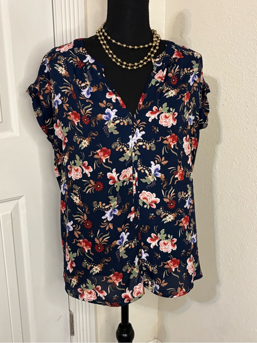 Philosophy Navy Floral Split-Neck Cap Sleeve Blouse